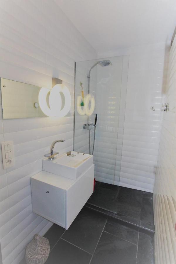 Luxueus appartement 100 stappen van zee en strand Oostende Buitenkant foto